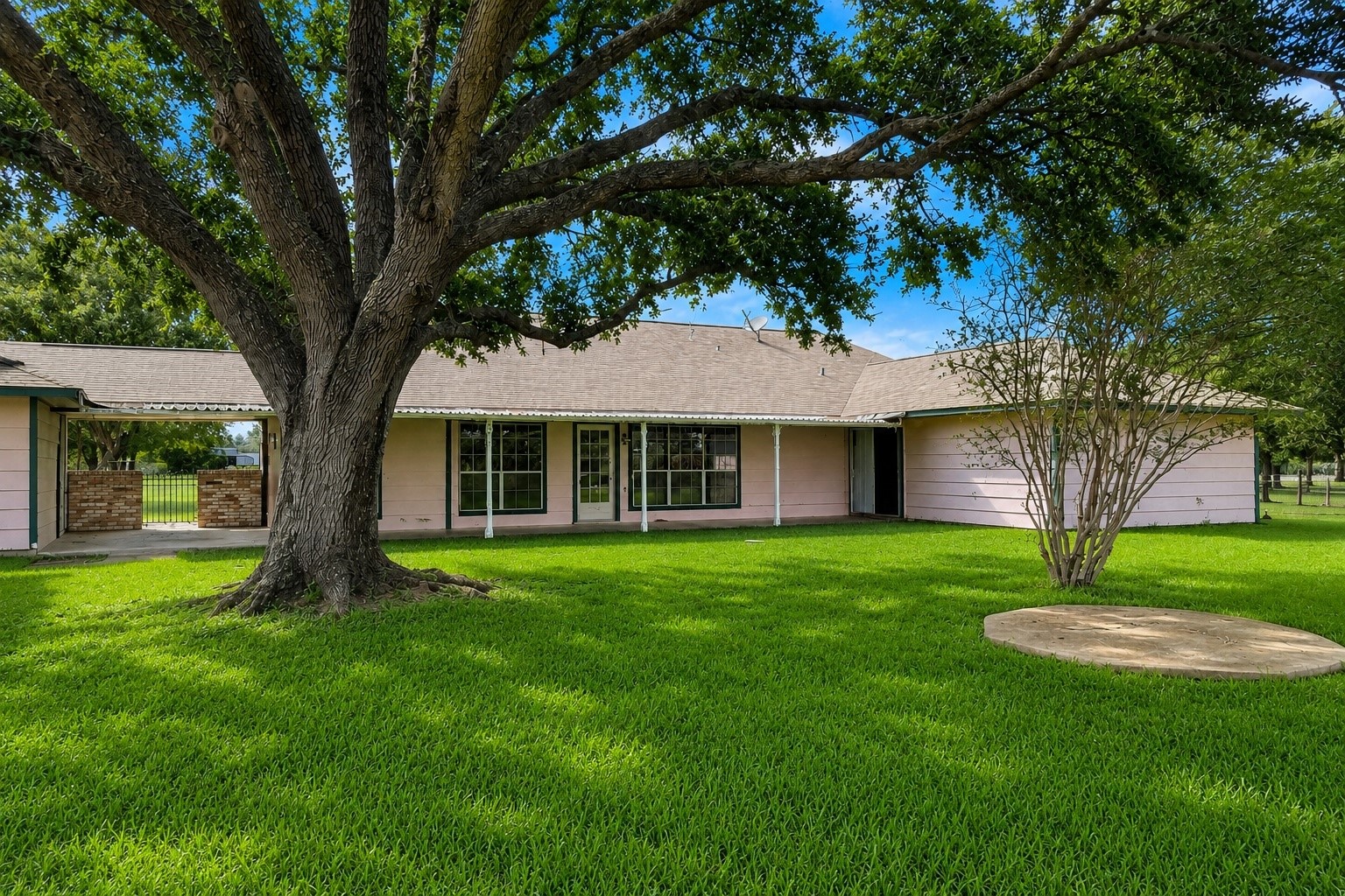 8696 Moravian Drive Property Photo 4