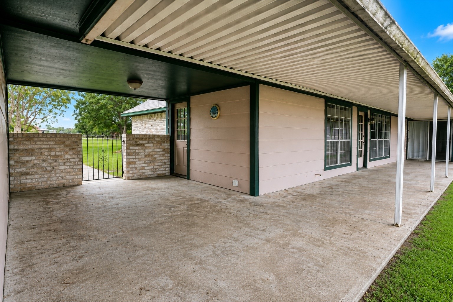 8696 Moravian Drive Property Photo 6