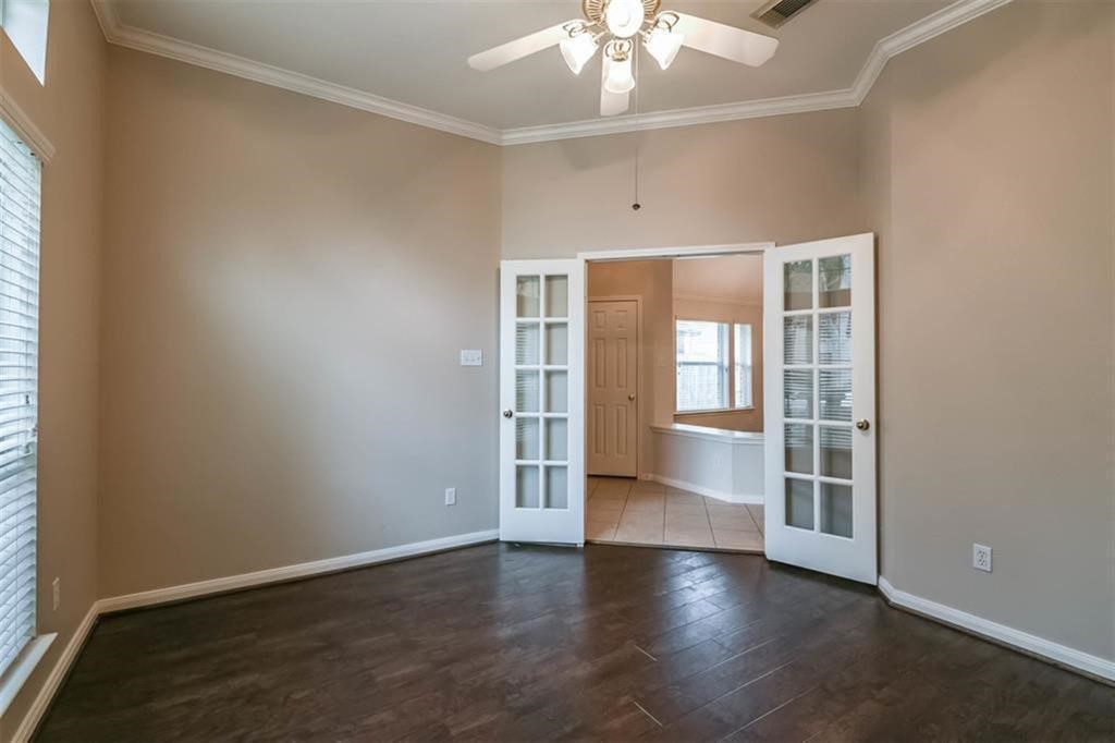 5911 Mettler Lane Property Photo 6