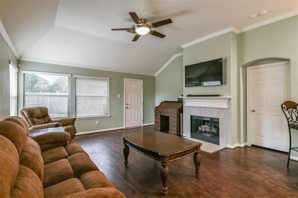 5911 Mettler Lane Property Photo 7
