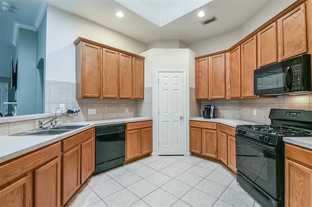 5911 Mettler Lane Property Photo 8