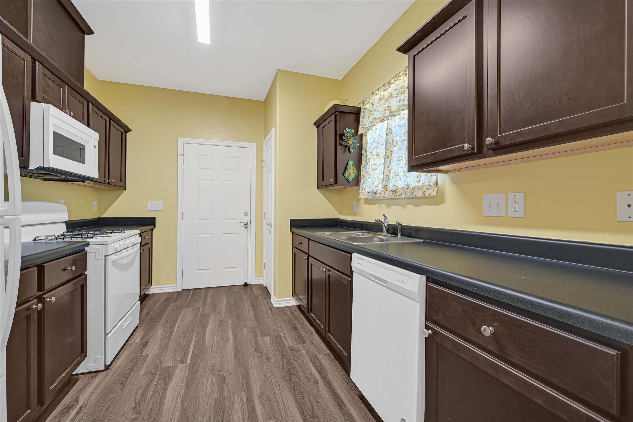 7622 Touchstone Street Property Photo 8