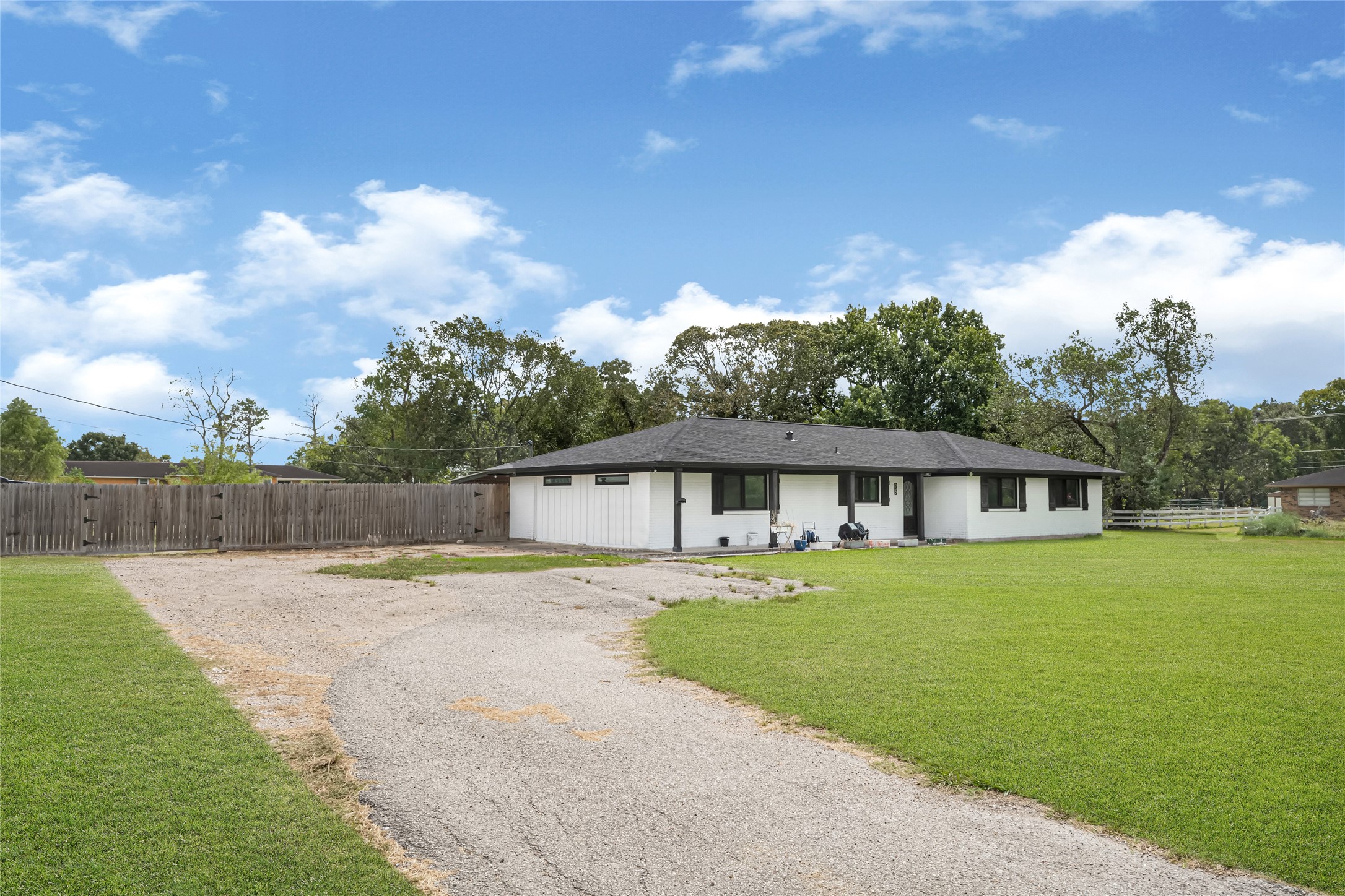 302 County Road 893a Property Photo 2