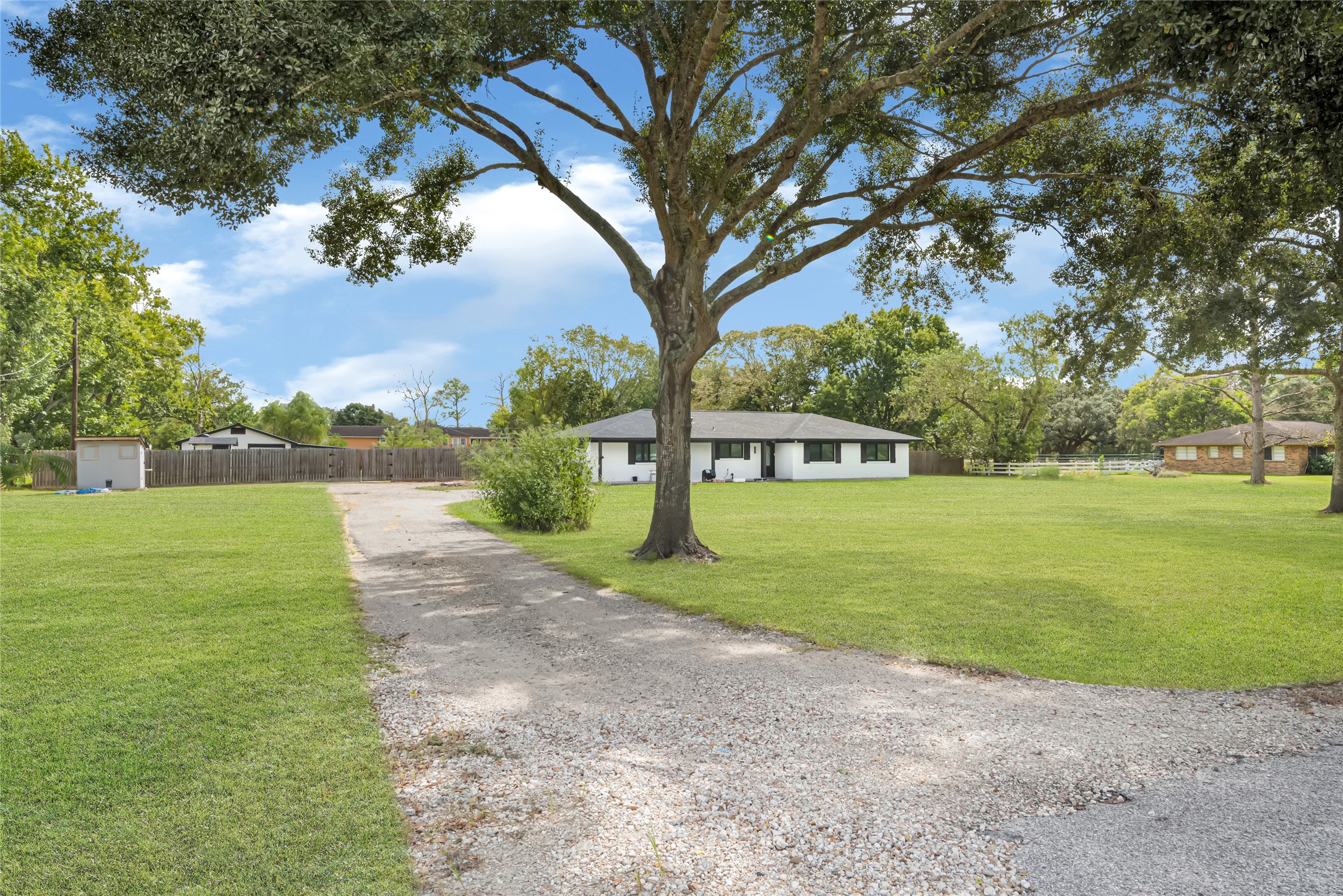 302 County Road 893a Property Photo 4