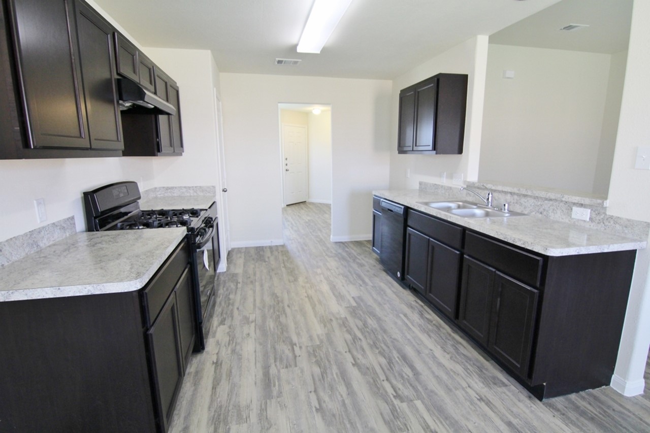 11 Leisure Shore Court Property Photo 3
