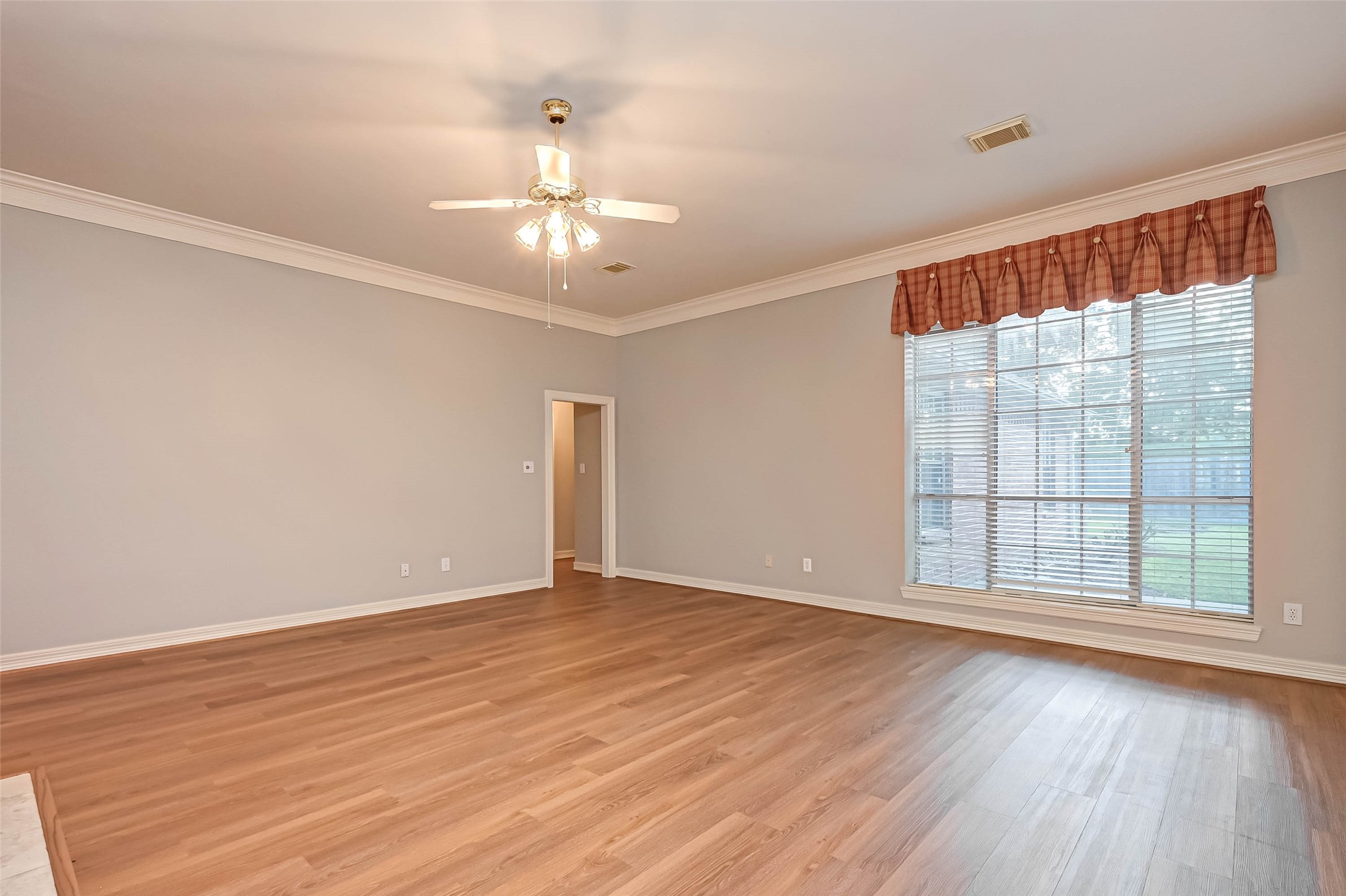 4502 Devonshire Street Property Photo 8