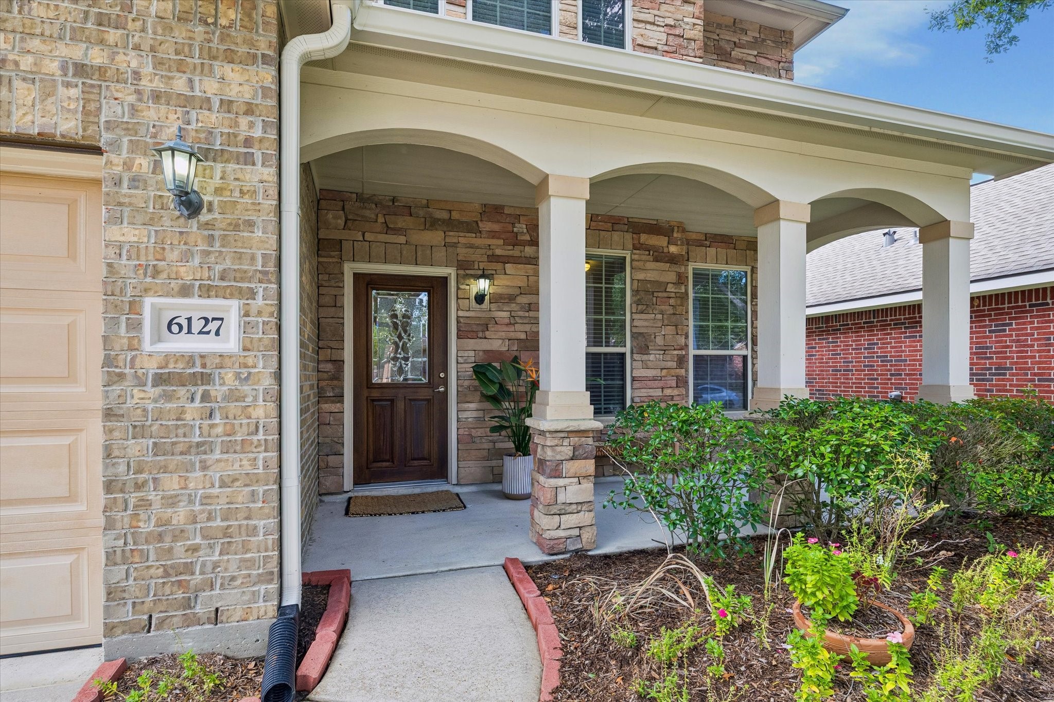 6127 Moran Crest Drive Property Photo 4