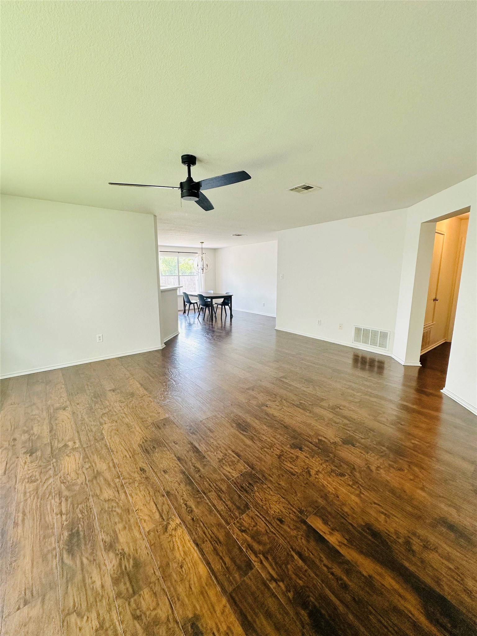 602 Lavaca Loop Property Photo 3