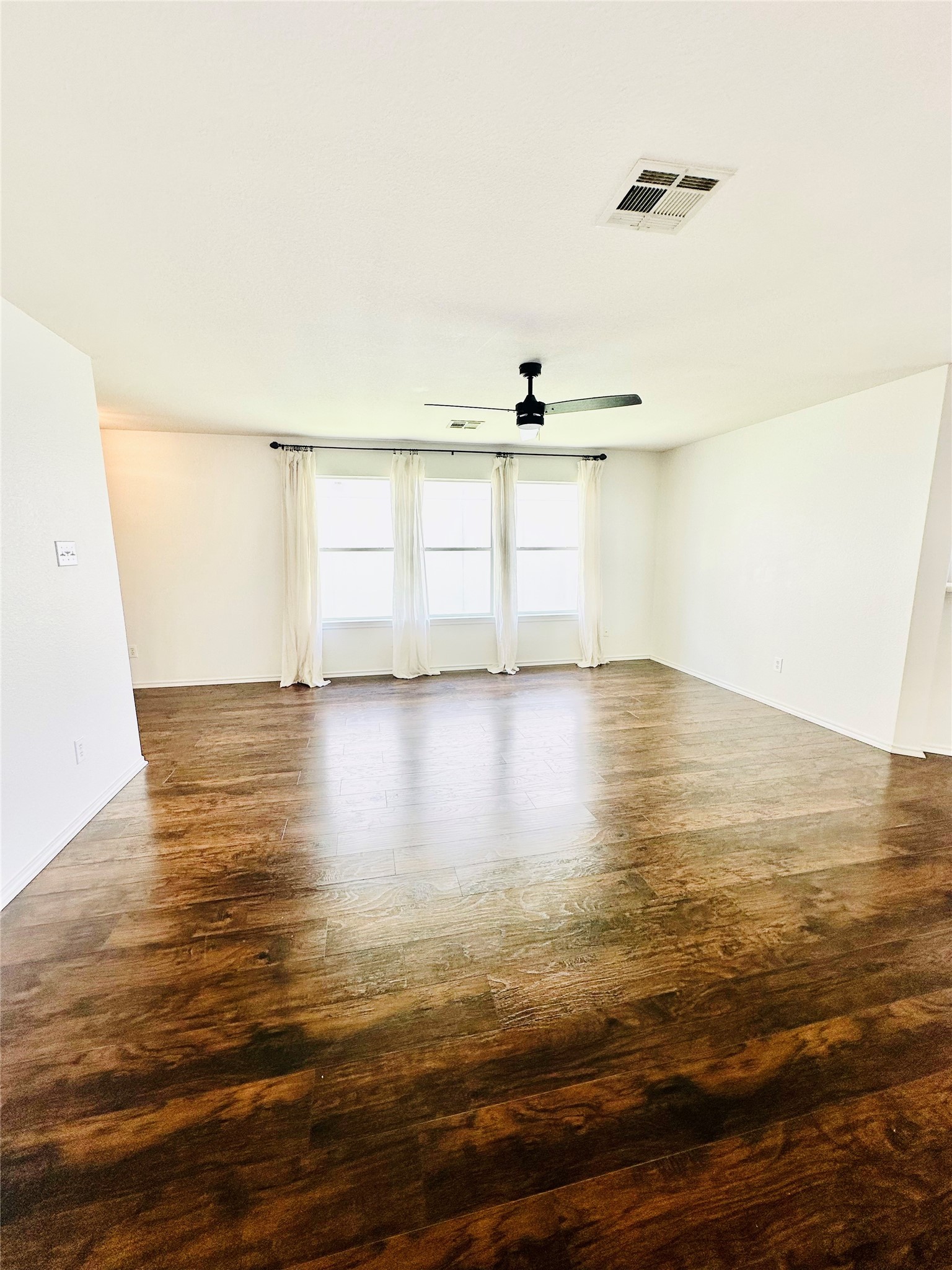 602 Lavaca Loop Property Photo 4