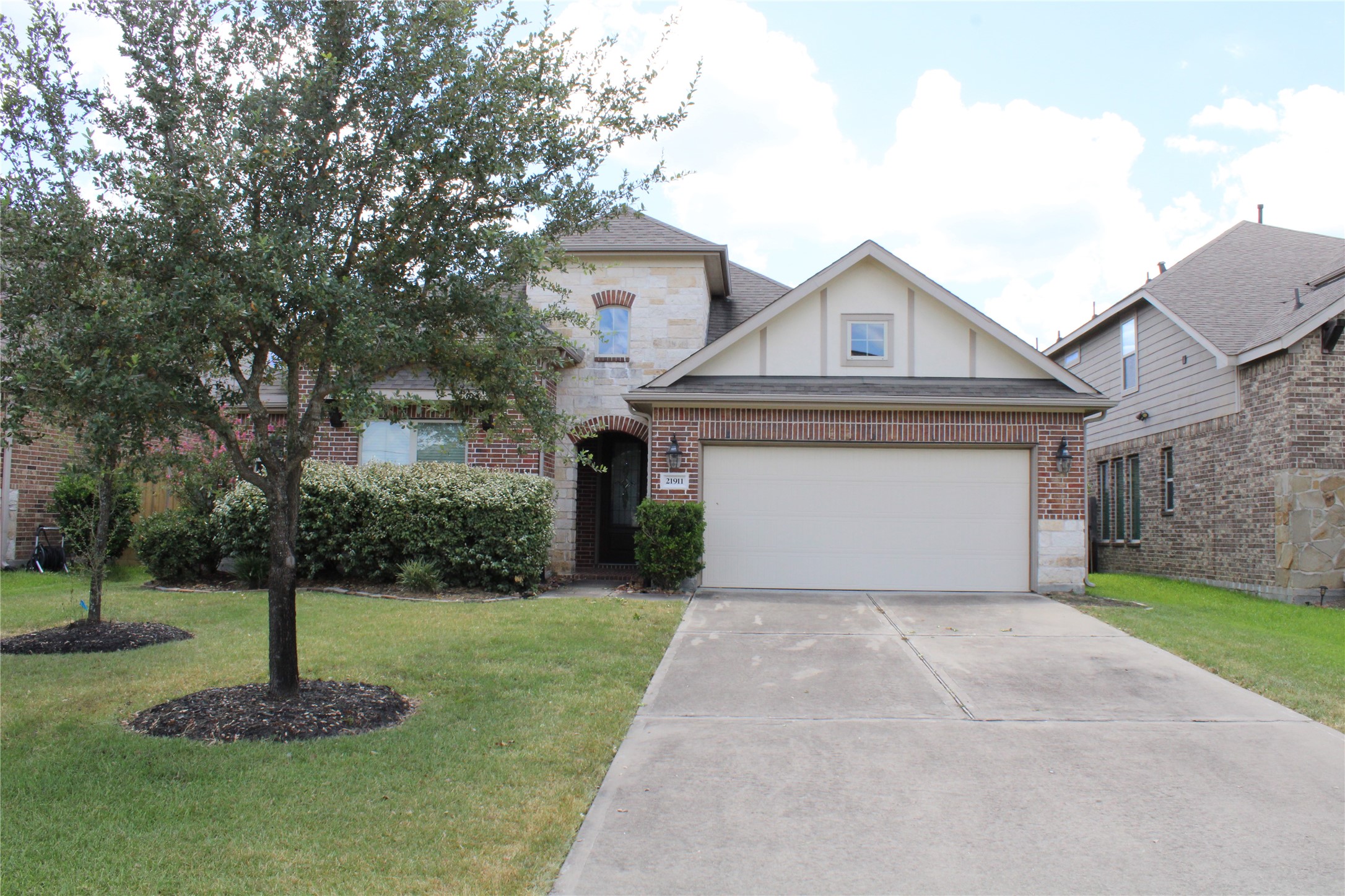 21911 Avalon Queen Drive Property Photo 1