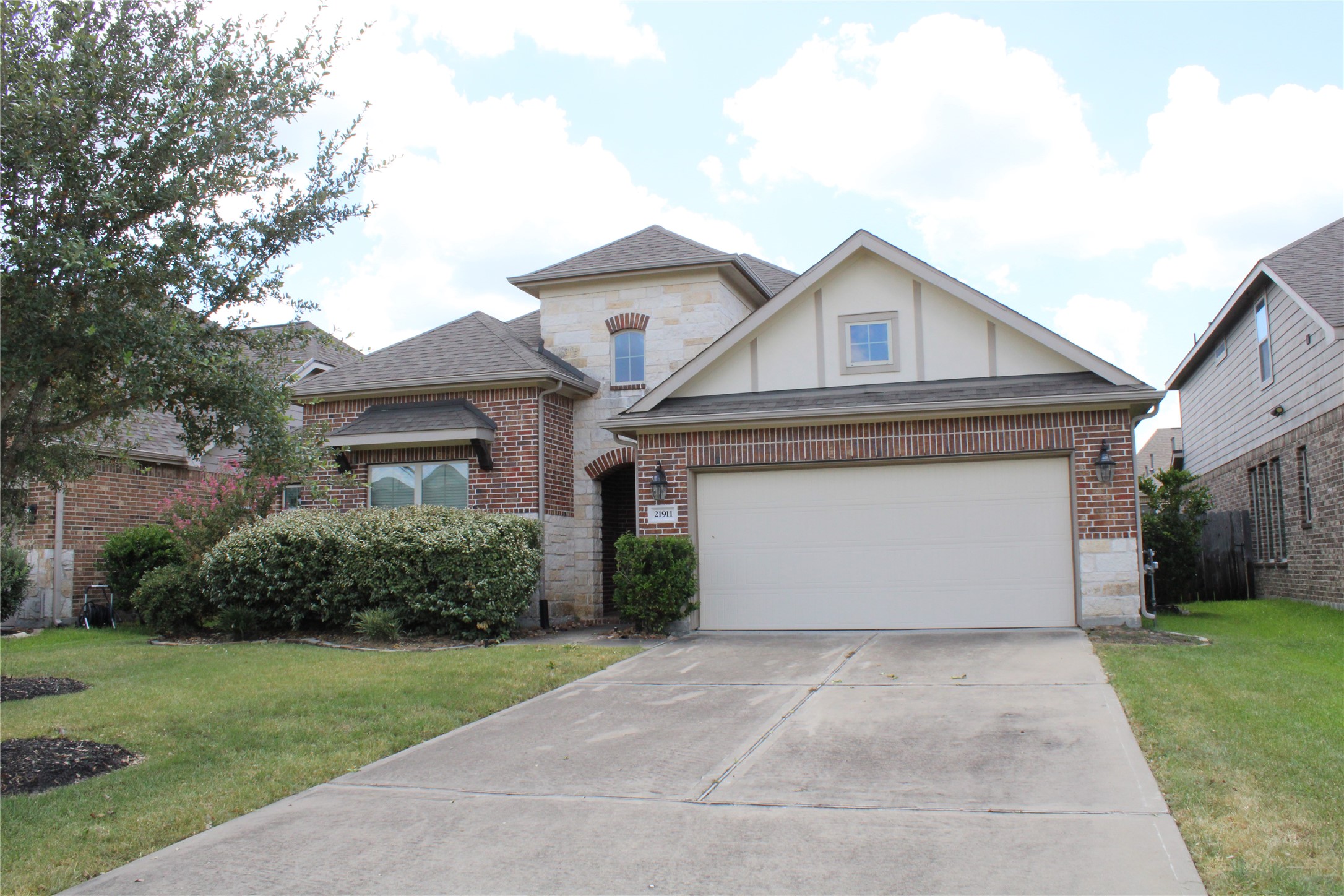 21911 Avalon Queen Drive Property Photo 2