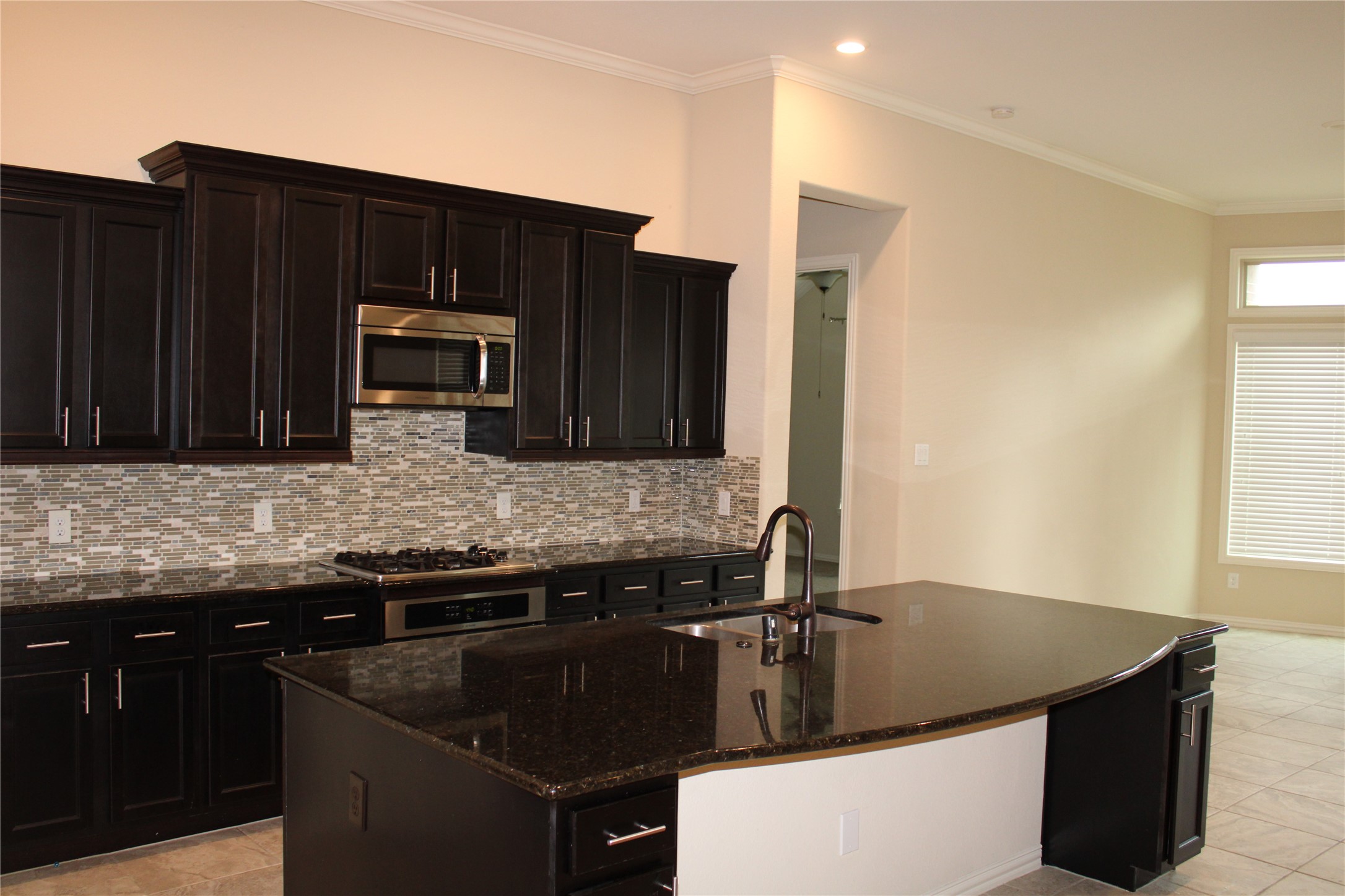 21911 Avalon Queen Drive Property Photo 3