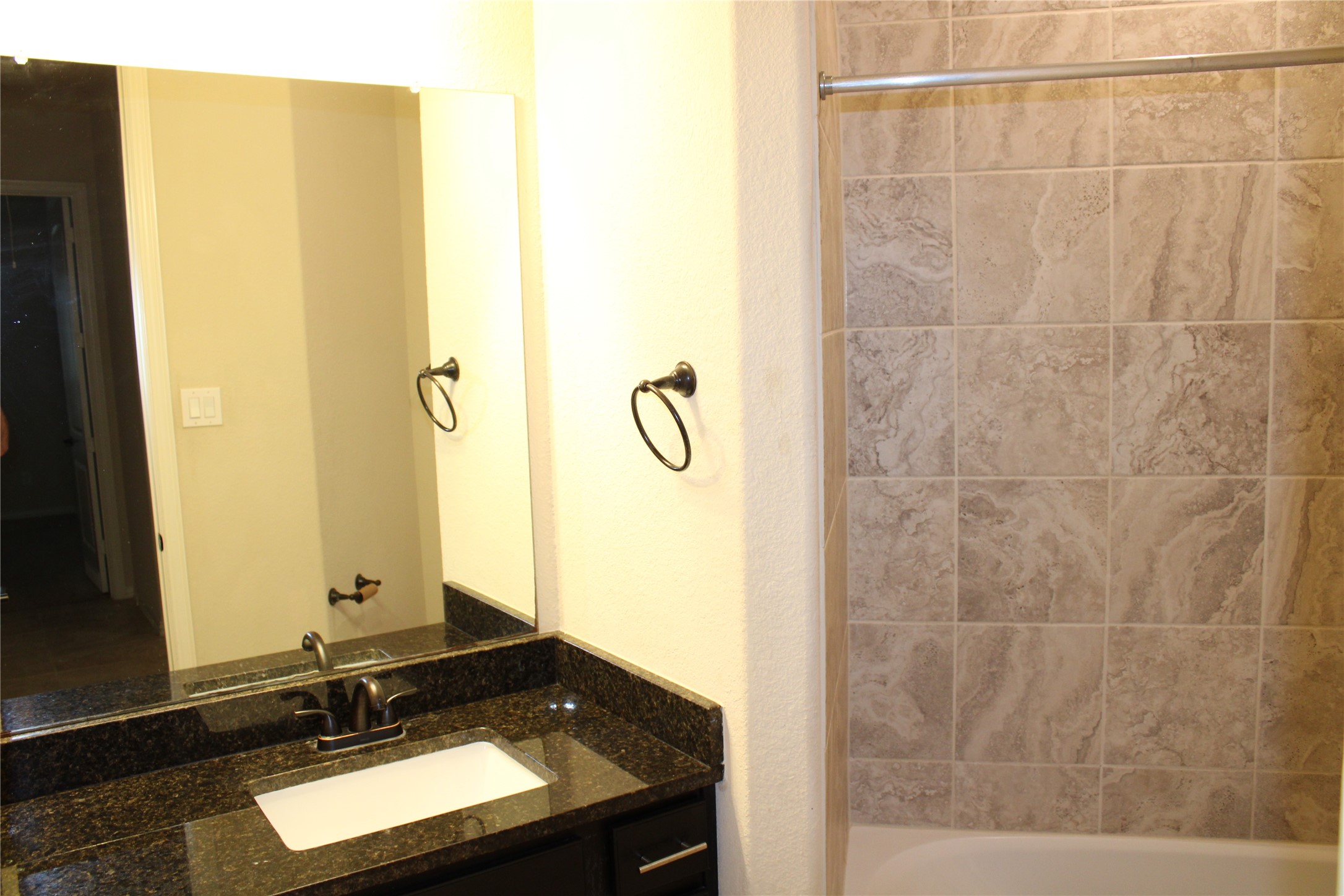 21911 Avalon Queen Drive Property Photo 13