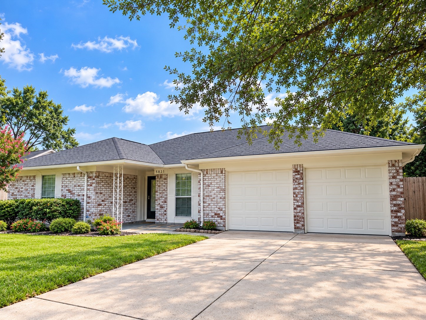 8831 Hendon Ln Property Photo 1