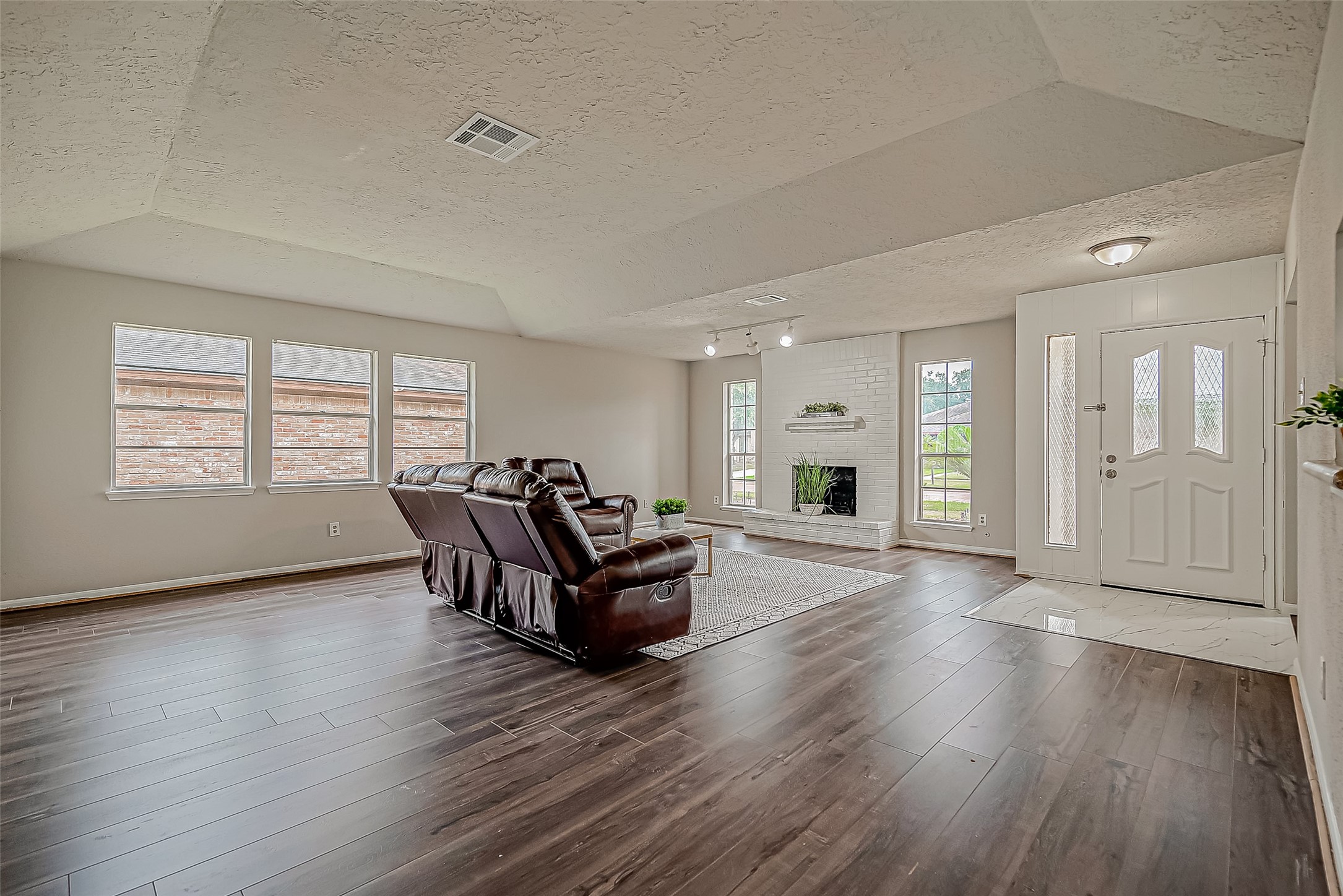 1842 Fall Meadow Drive Property Photo 4