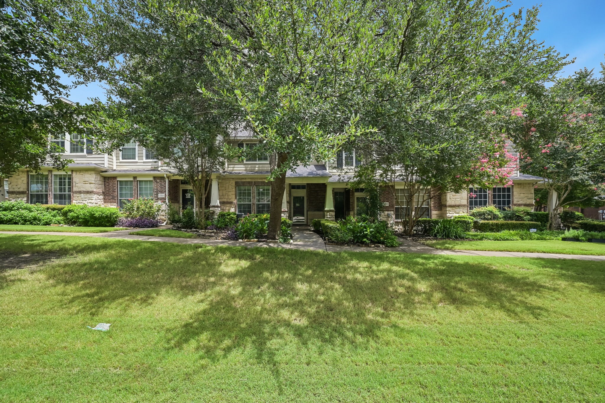 2209 Stonepark Place Property Photo 3