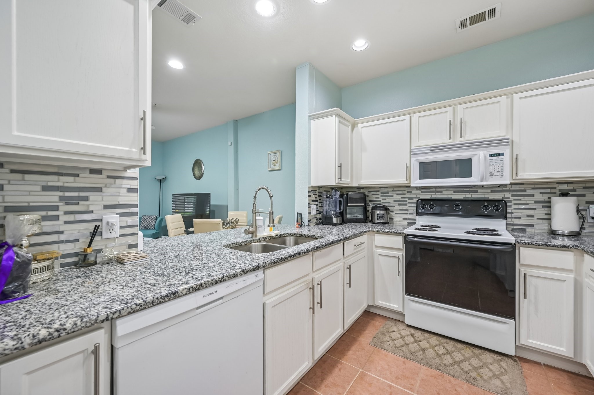 2209 Stonepark Place Property Photo 9