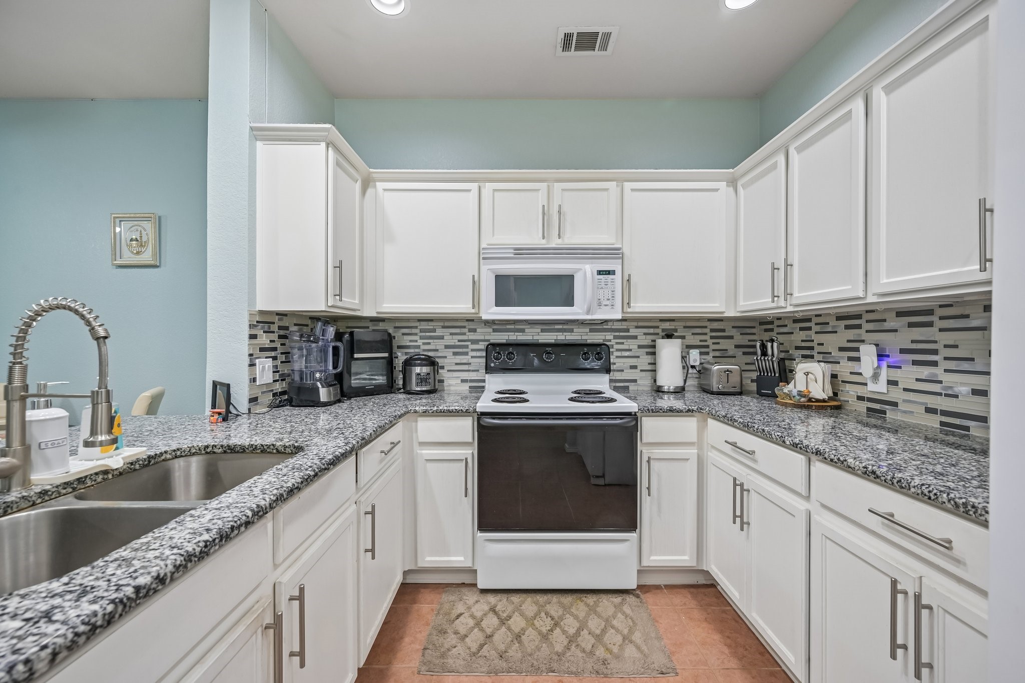 2209 Stonepark Place Property Photo 10