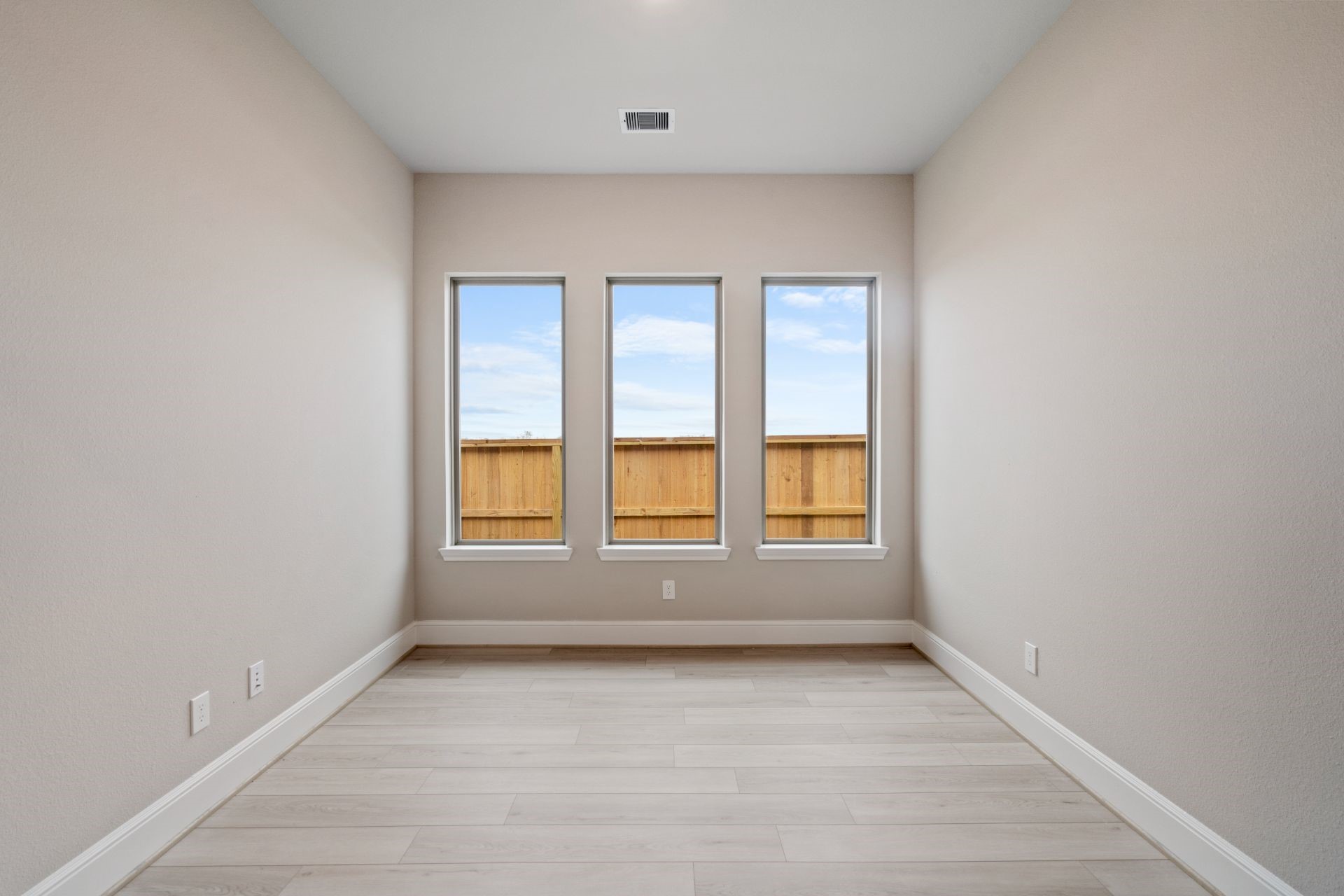 6411 Sparkling Citrus Street Property Photo 9