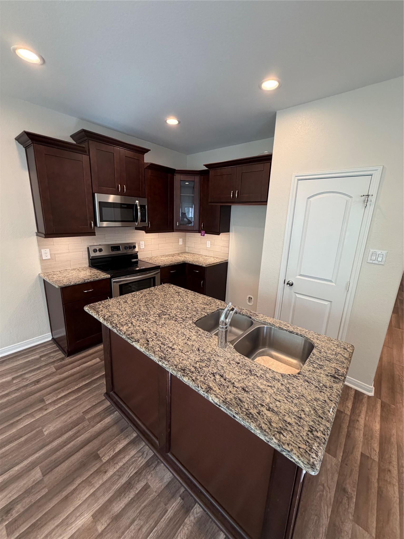 16721 Stonefield Property Photo 3