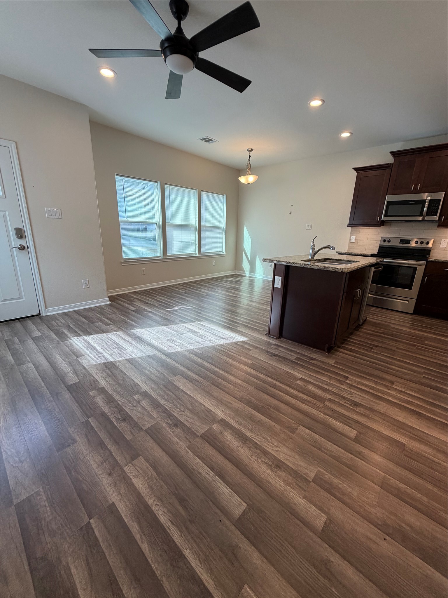16721 Stonefield Property Photo 6
