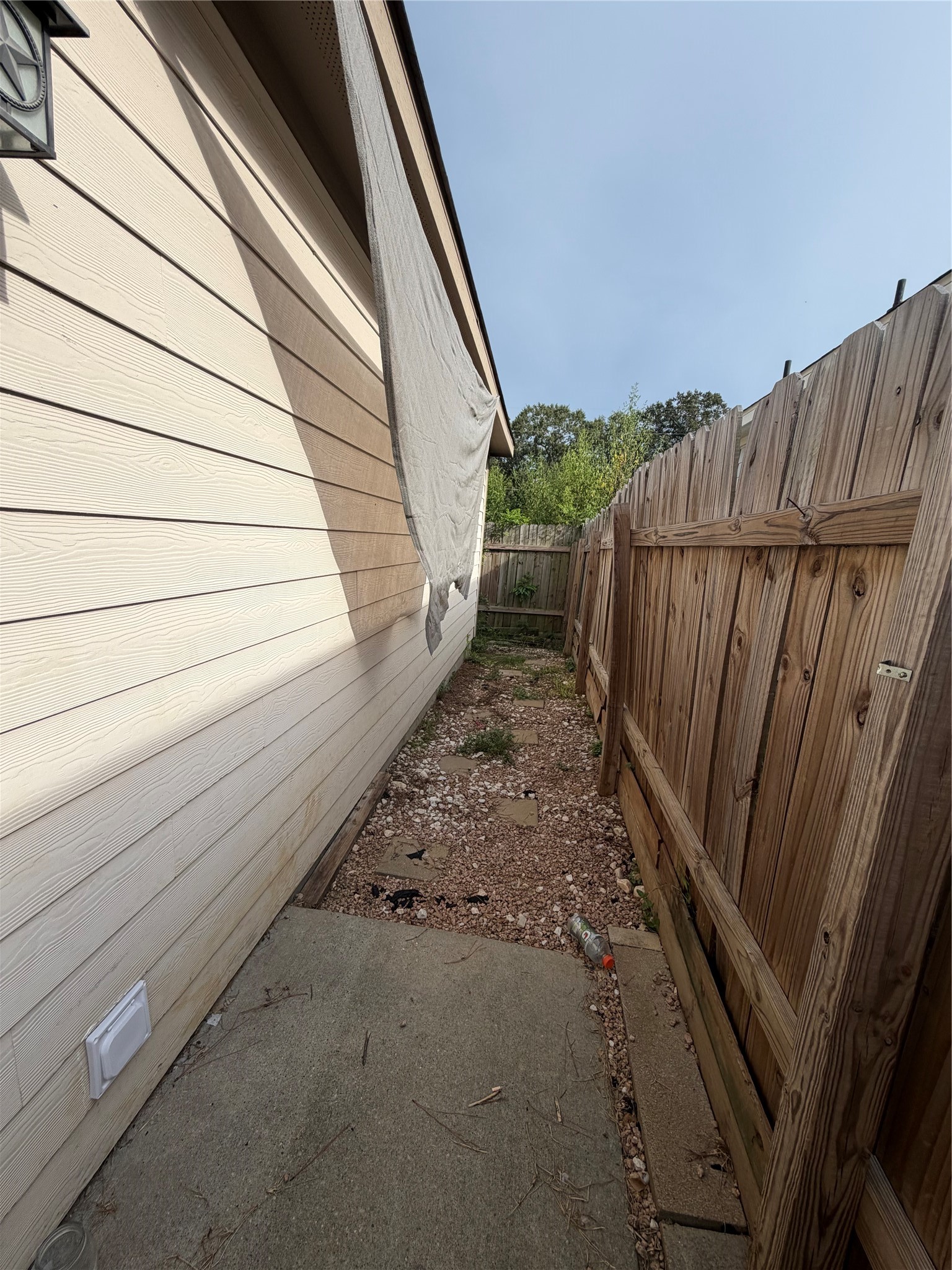 16721 Stonefield Property Photo 13