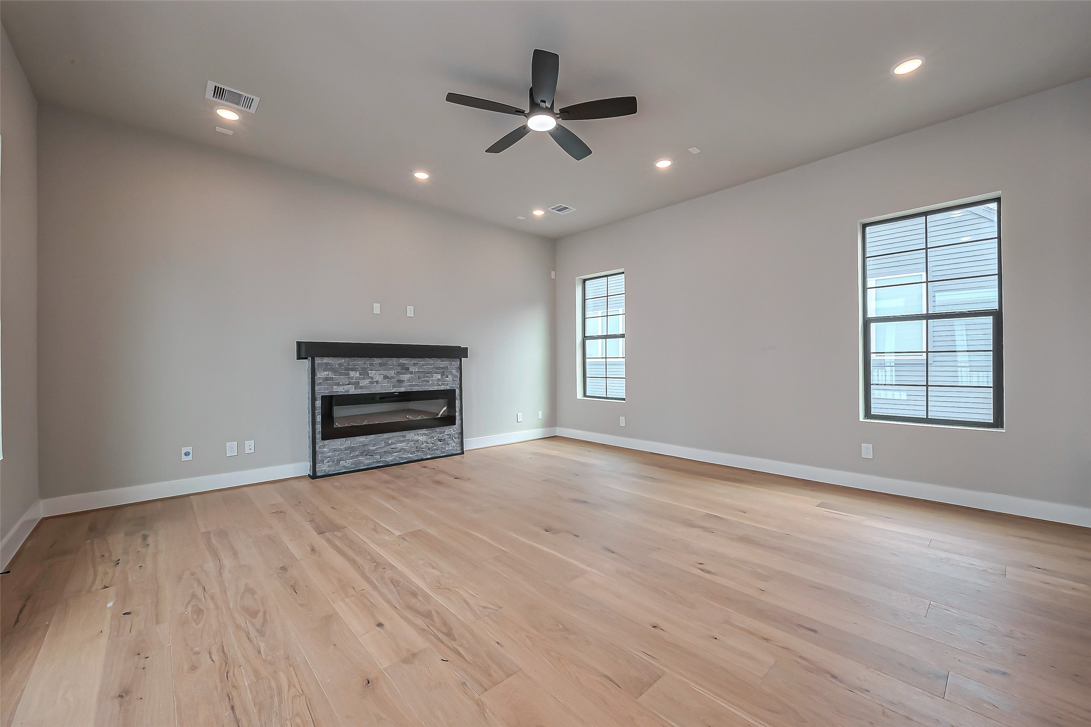 1222 W 24th Street D Property Photo 4