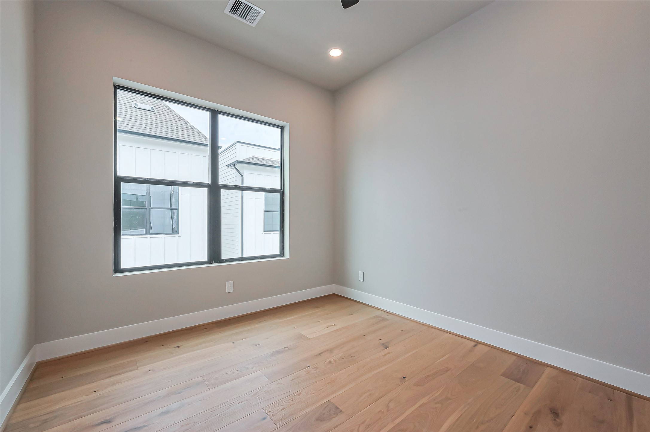 1222 W 24th Street D Property Photo 16