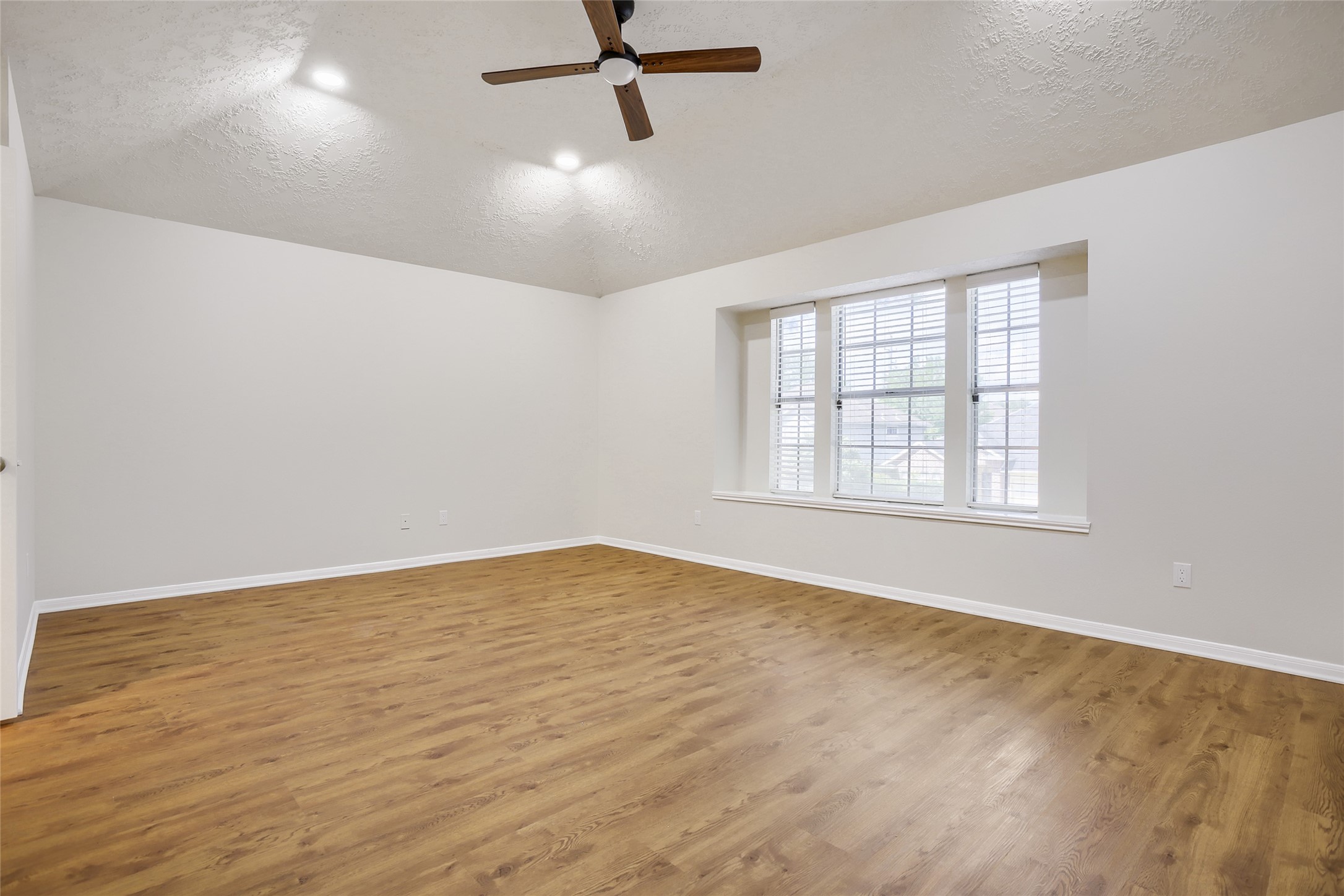 13822 Dentwood Drive Property Photo 6
