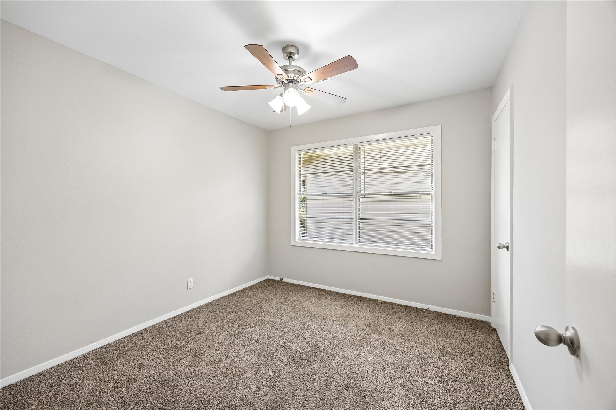 10214 Torrington Lane Property Photo 7