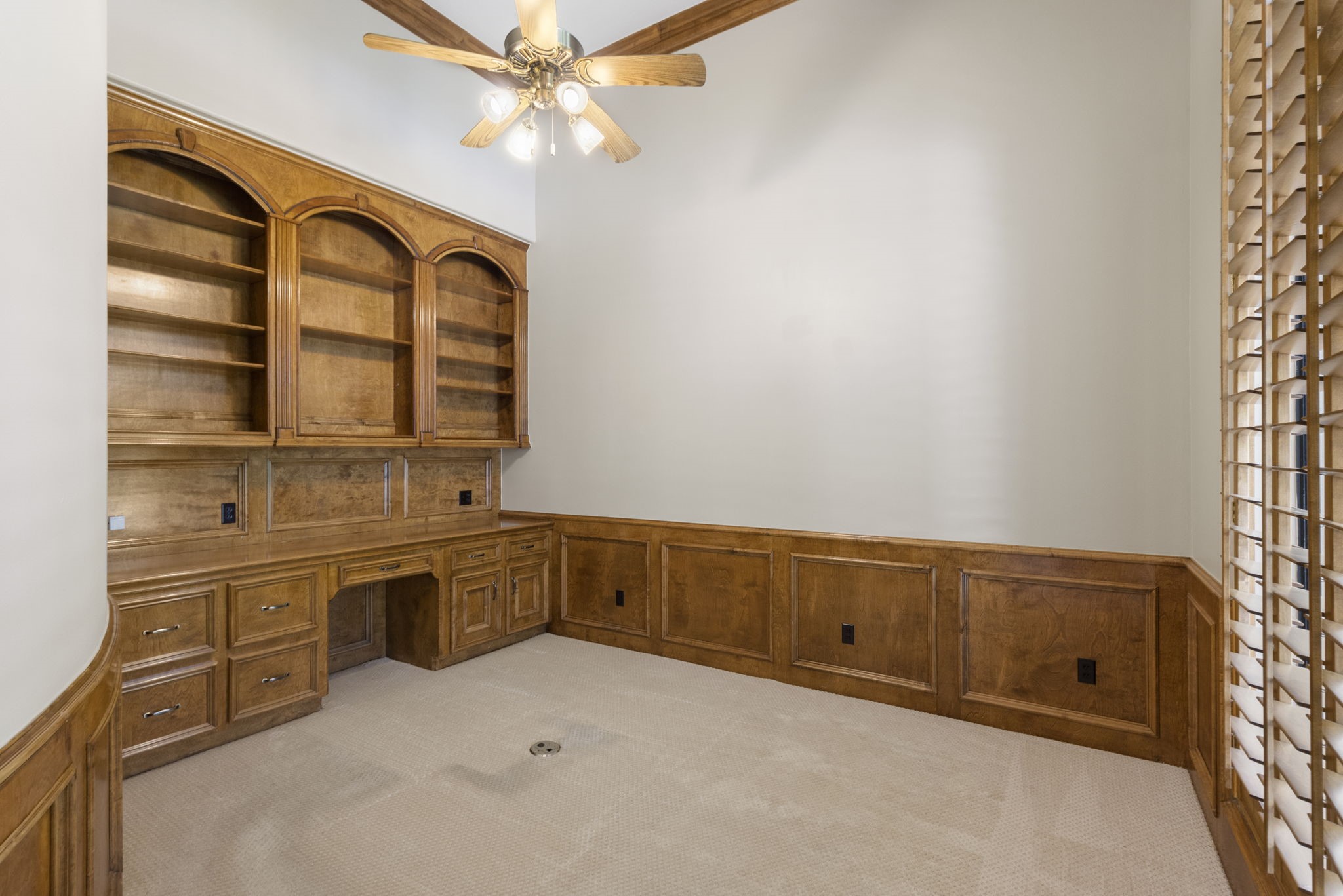 6614 Wood Place Court Property Photo 4