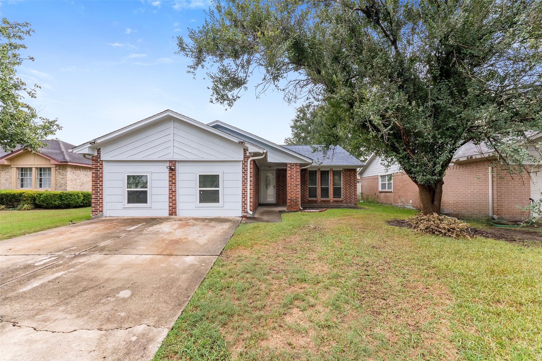 7427 Londres Drive Property Photo 1