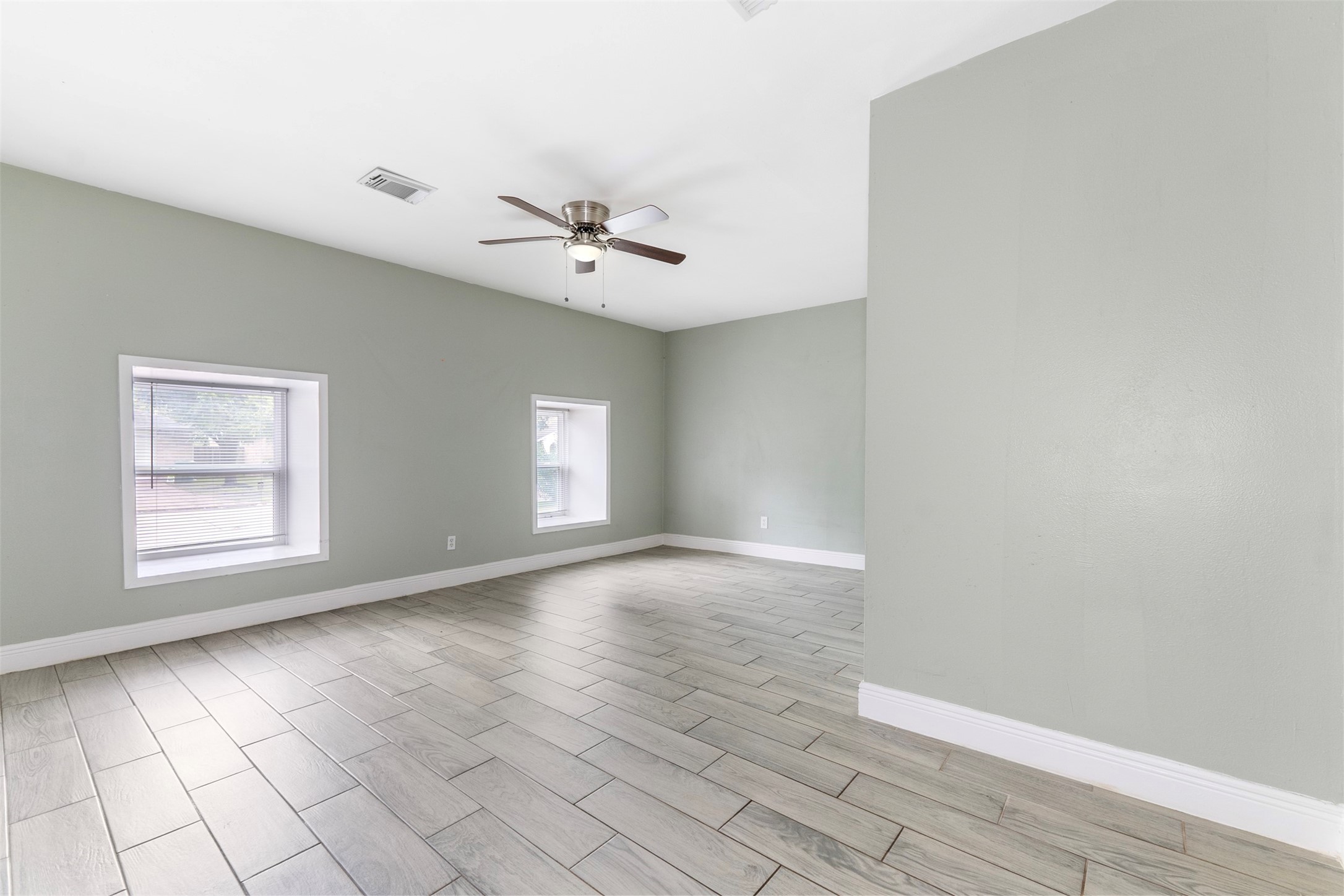 7427 Londres Drive Property Photo 11