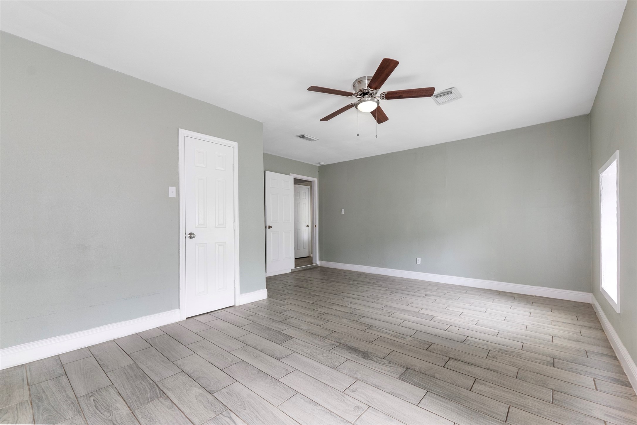 7427 Londres Drive Property Photo 12