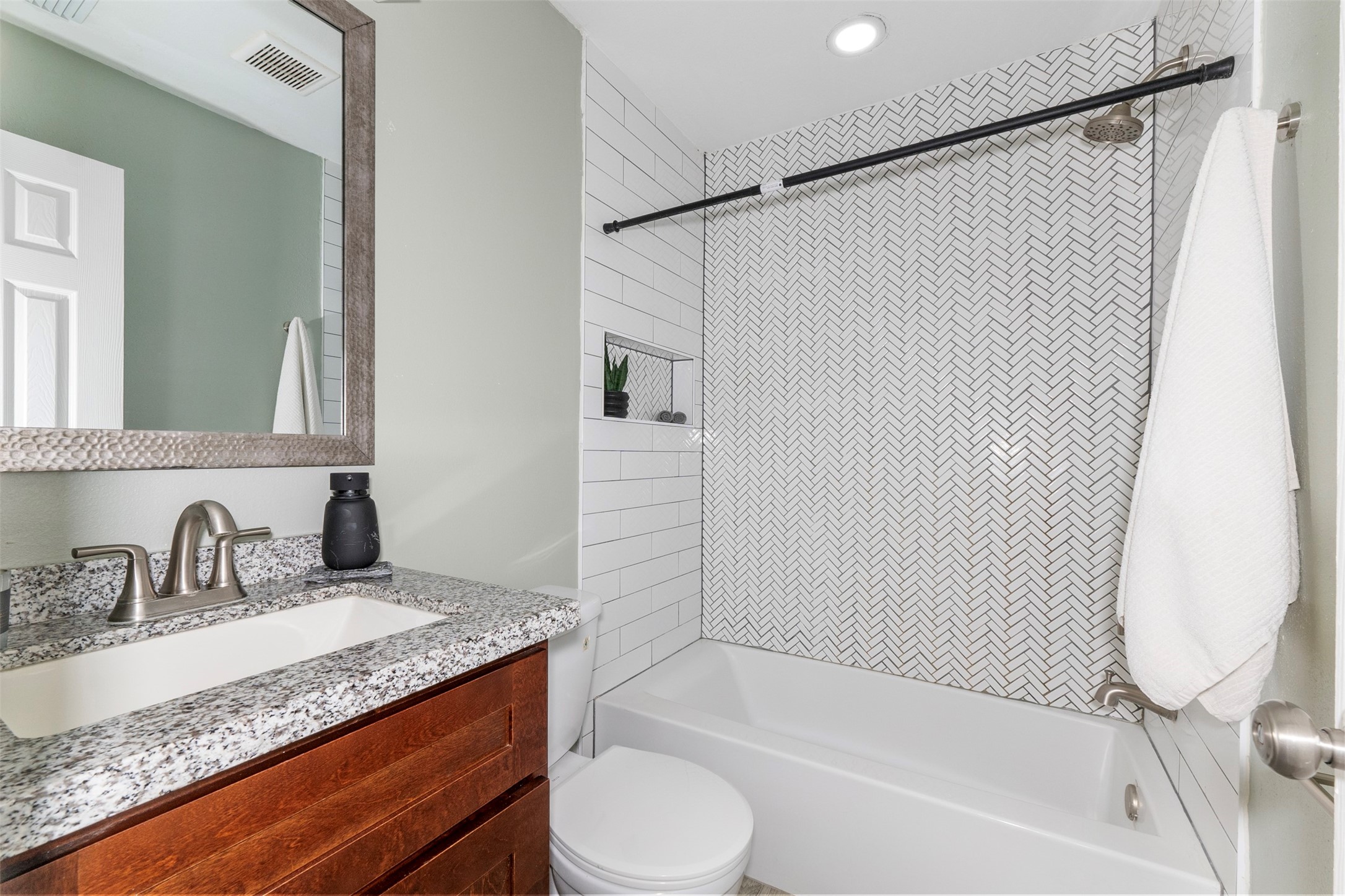 7427 Londres Drive Property Photo 13