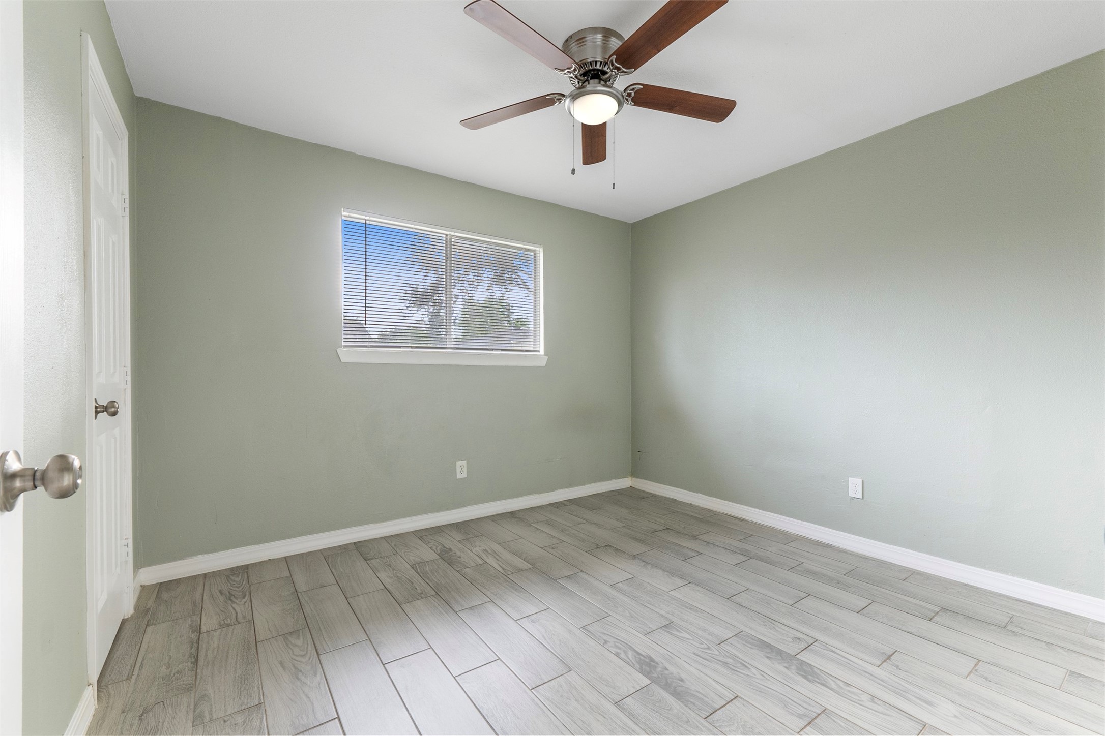 7427 Londres Drive Property Photo 14