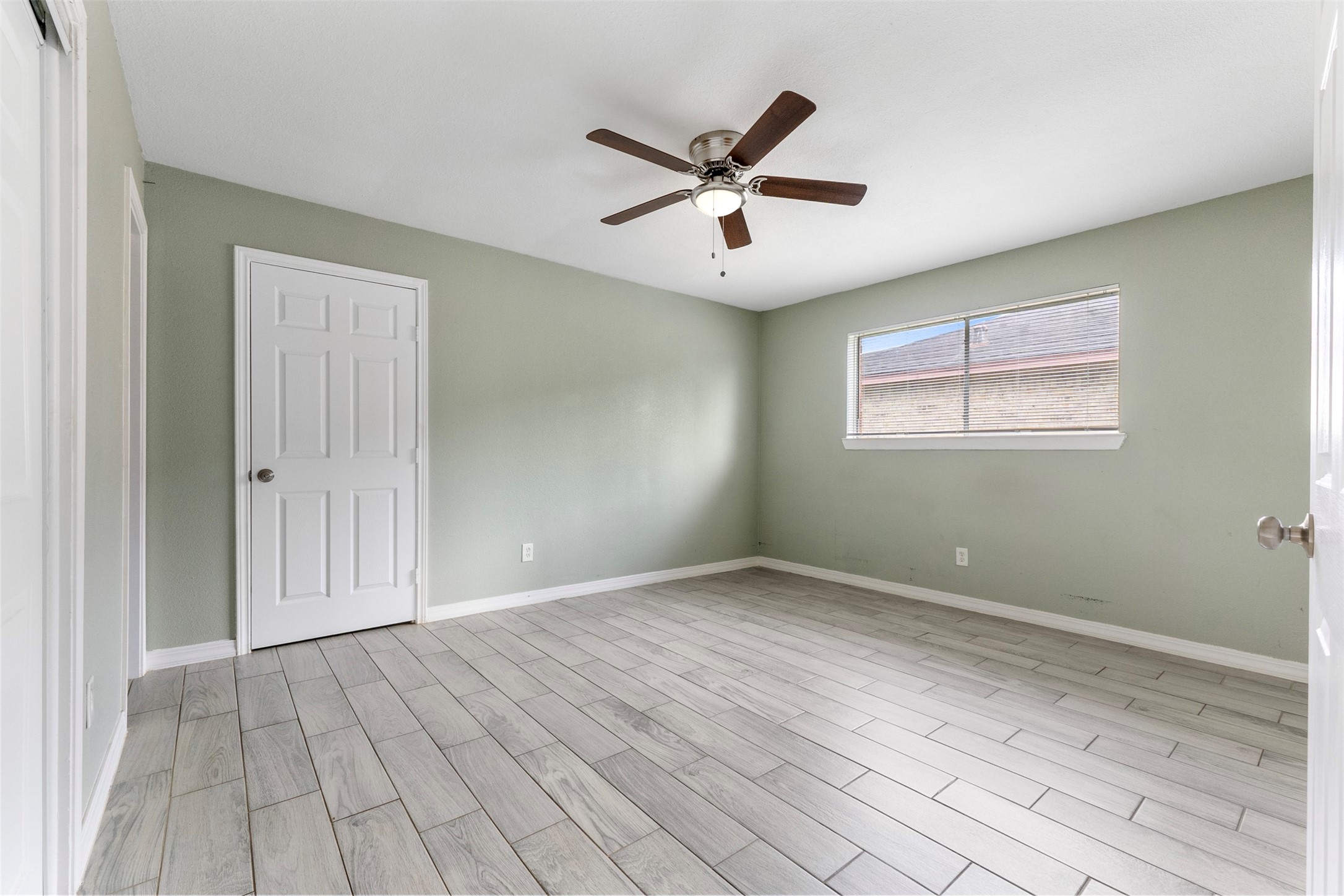 7427 Londres Drive Property Photo 15