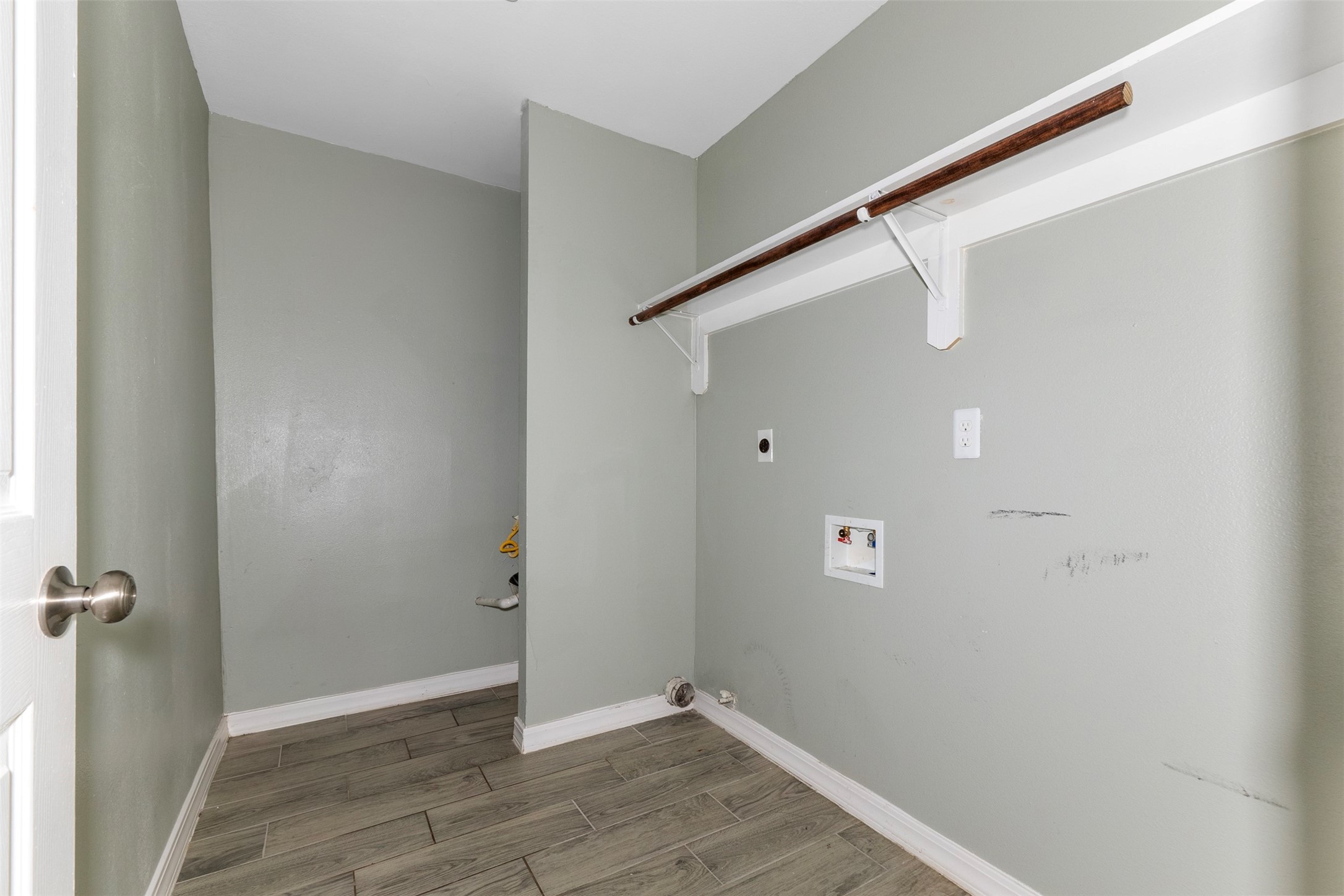 7427 Londres Drive Property Photo 16