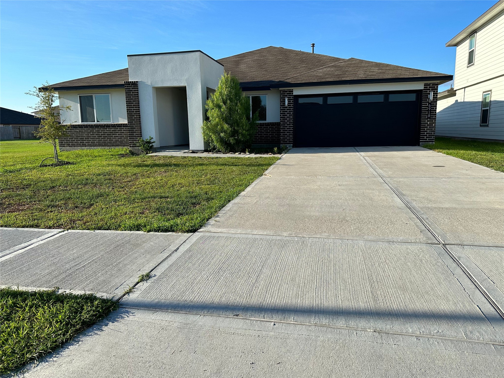 6918 Dell Vista Drive Property Photo 1