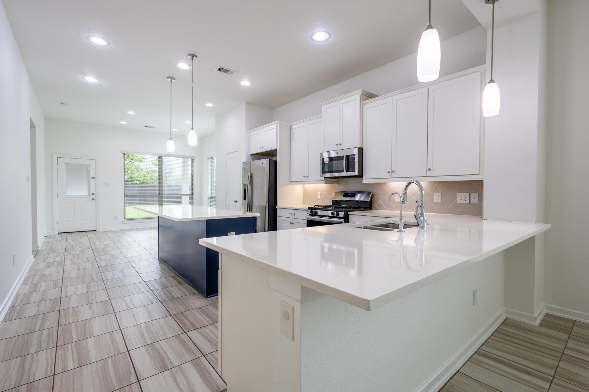 12226 Castano Creek Drive Property Photo 6
