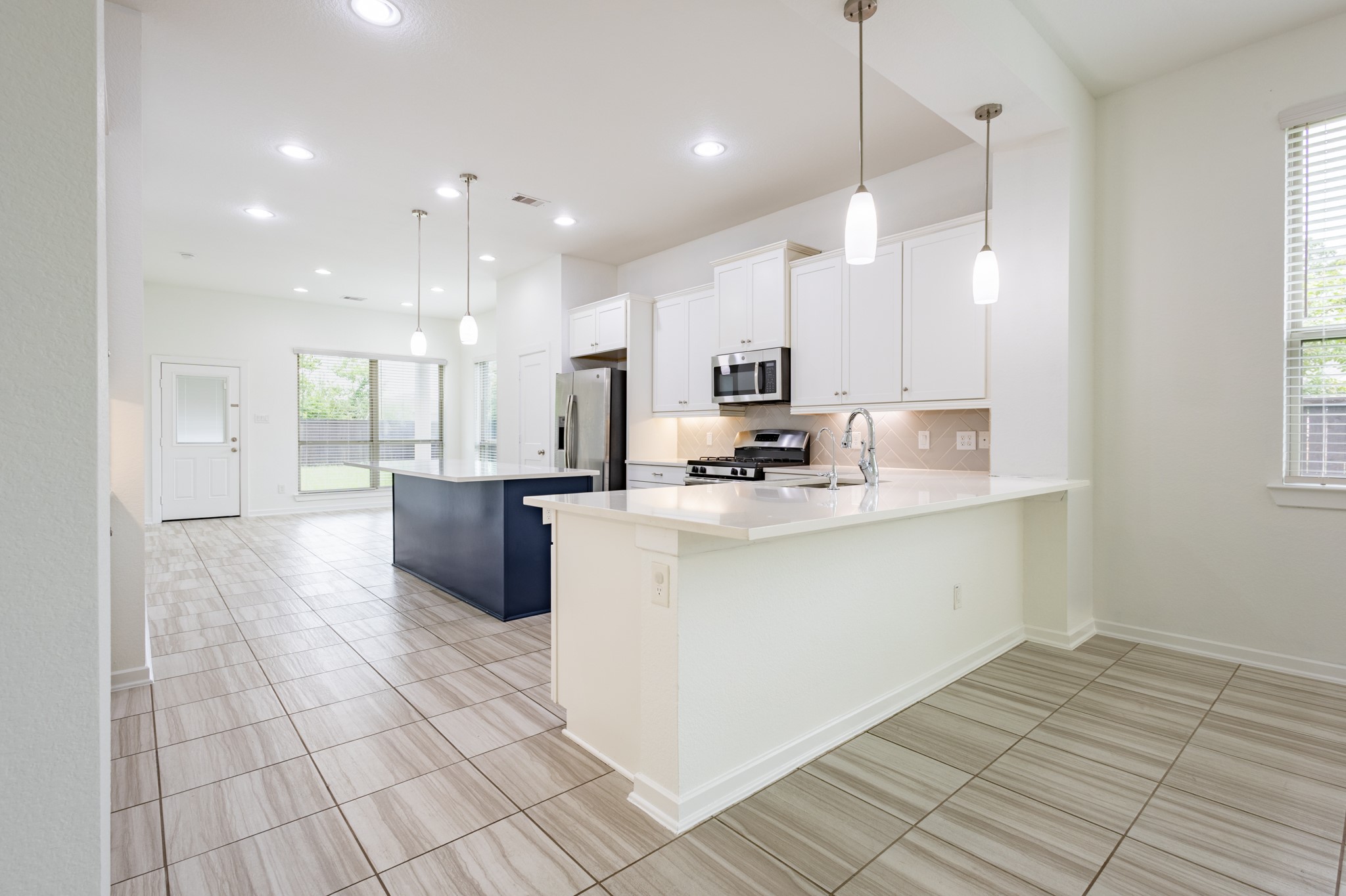 12226 Castano Creek Drive Property Photo 7