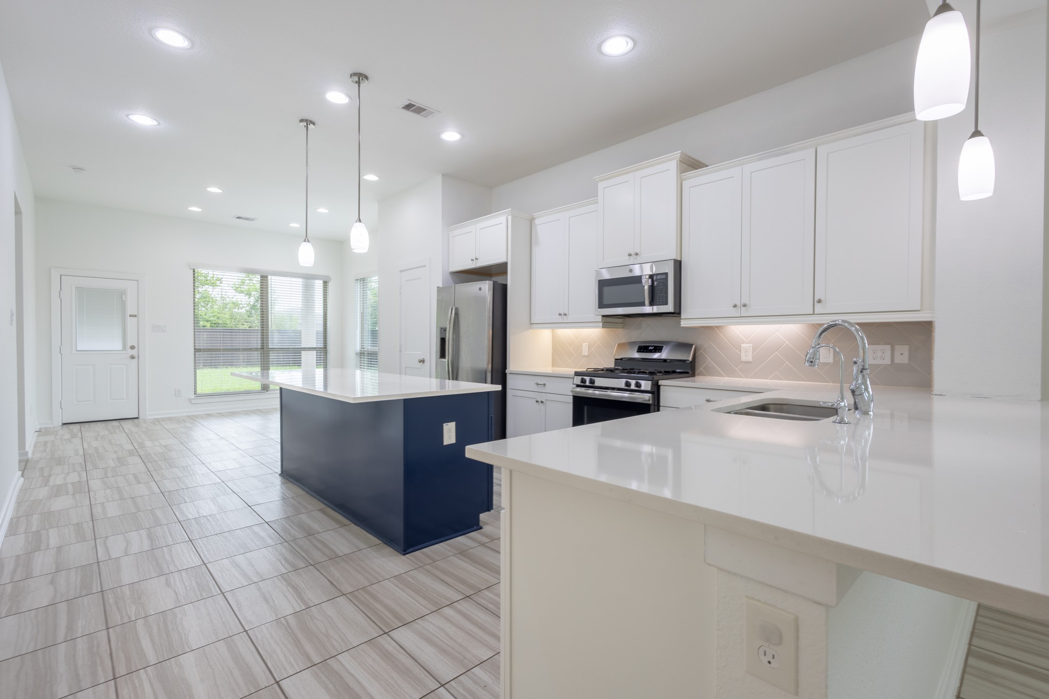 12226 Castano Creek Drive Property Photo 8