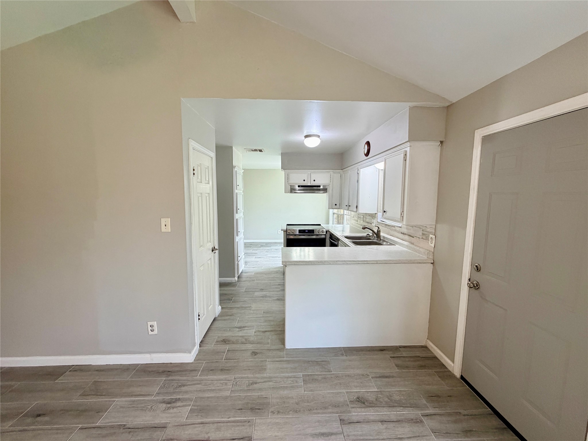 7876 Bender Road Property Photo 7