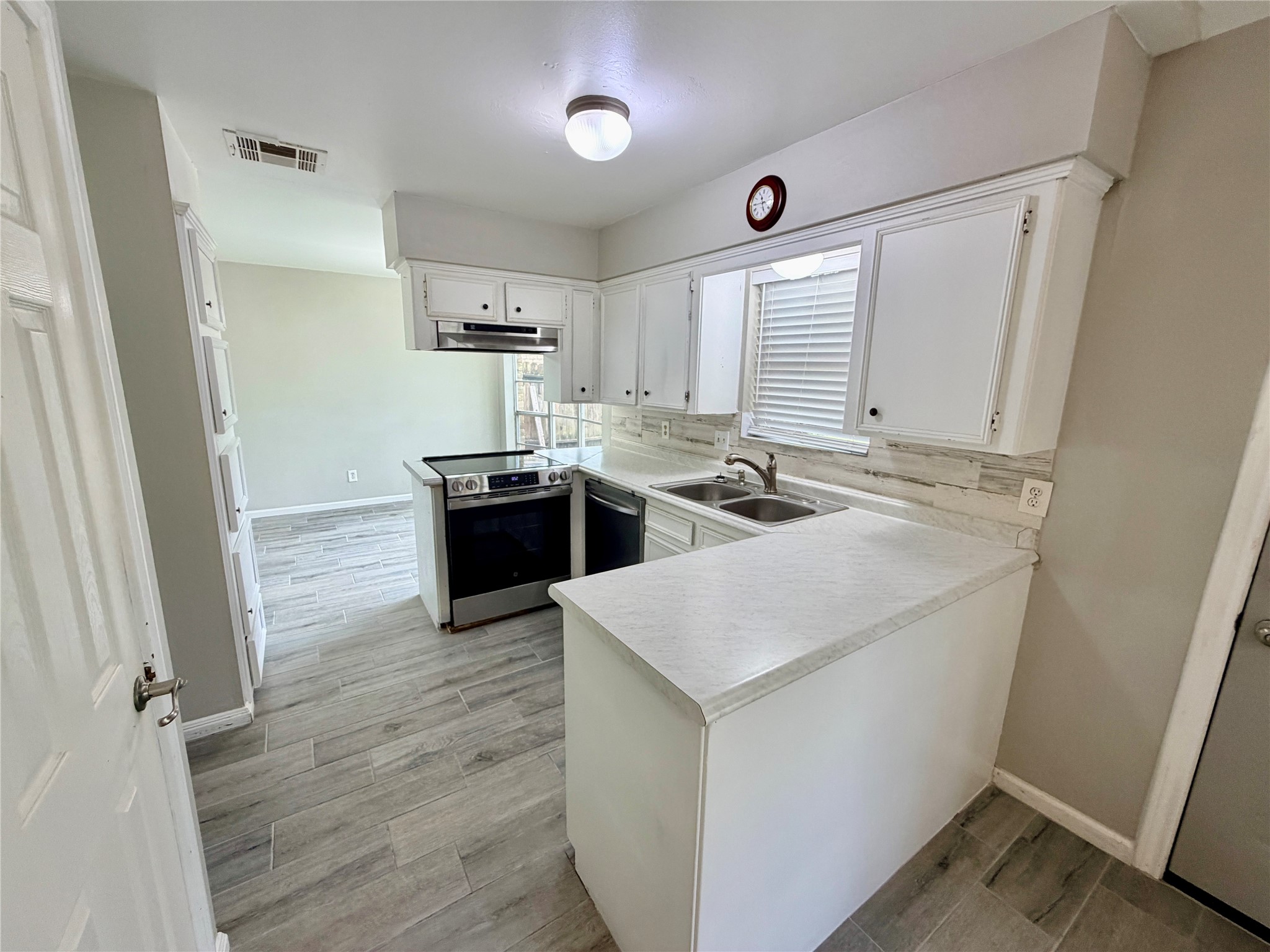 7876 Bender Road Property Photo 8