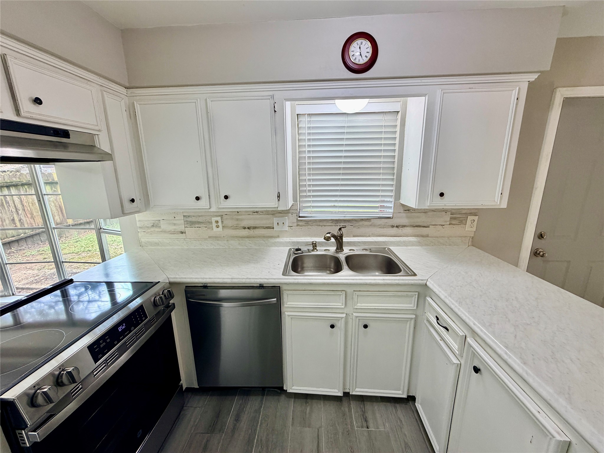 7876 Bender Road Property Photo 10