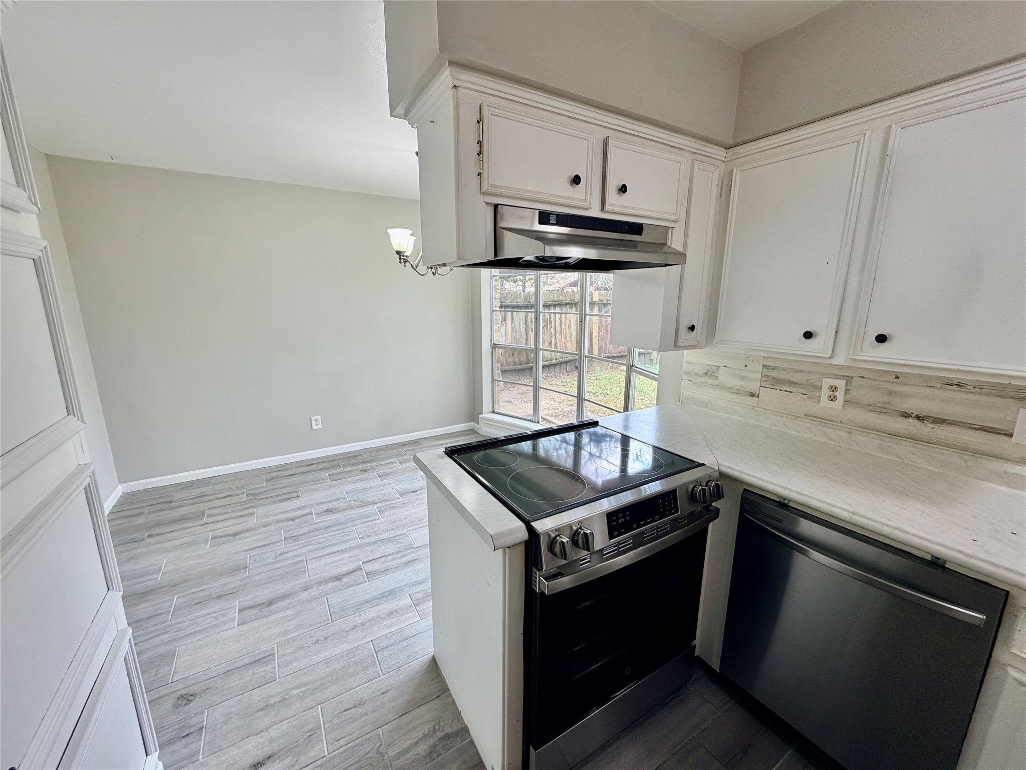 7876 Bender Road Property Photo 11