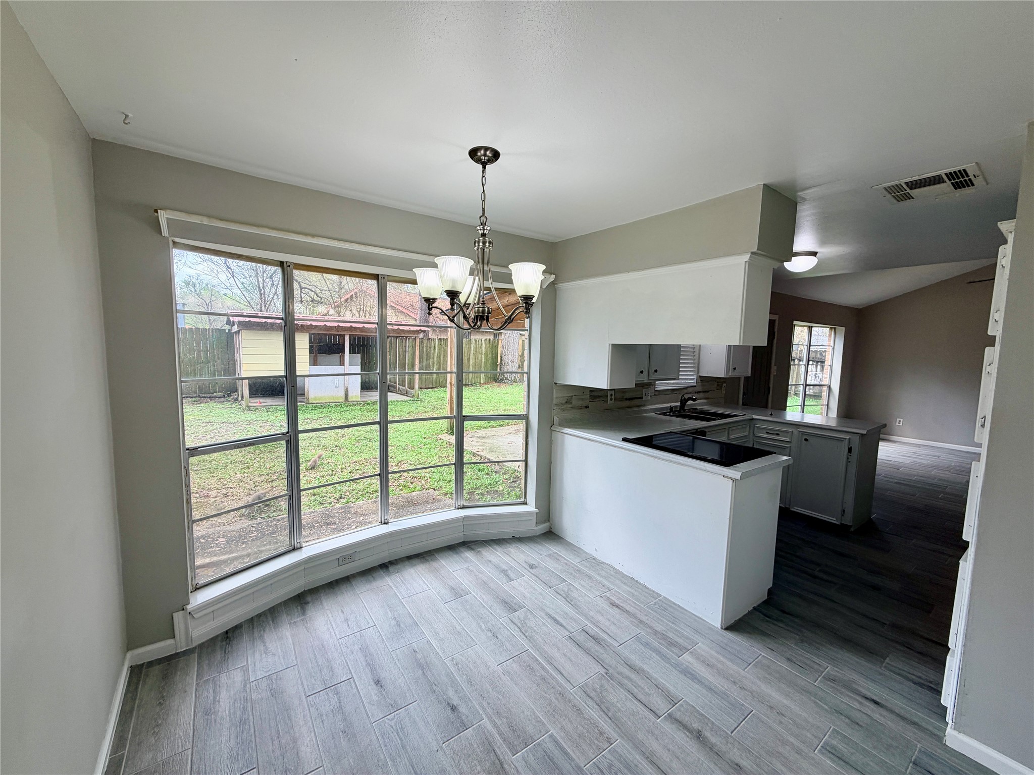 7876 Bender Road Property Photo 15
