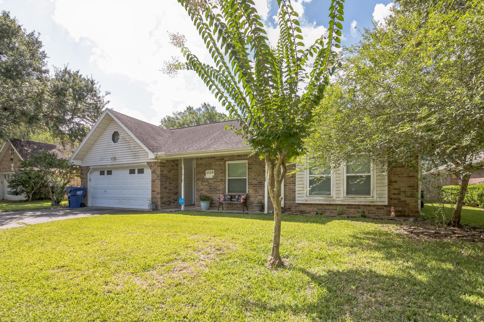 3104 El Camino Street Property Photo 1