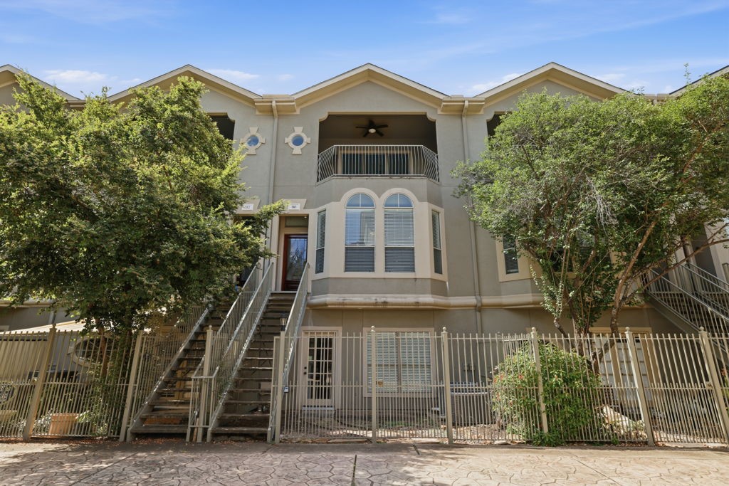 110 E Detering Street Property Photo 1