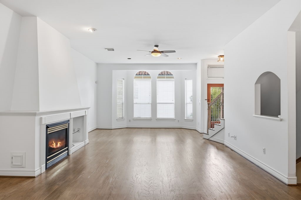 110 E Detering Street Property Photo 4
